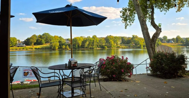 There’s A Cozy Waterfront Restaurant In Ohio Where Live Music And Rustic Charm Make The Perfect Experience