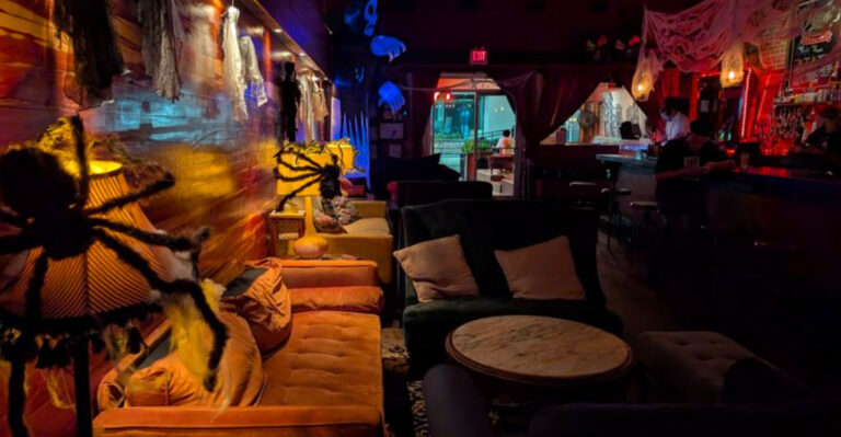 These 10 Texas Restaurants Serve Up Ghost Stories With Every Meal