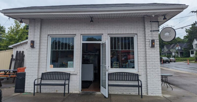 These 12 Old-School Michigan Burger Joints That Still Do It Better Than The Chains