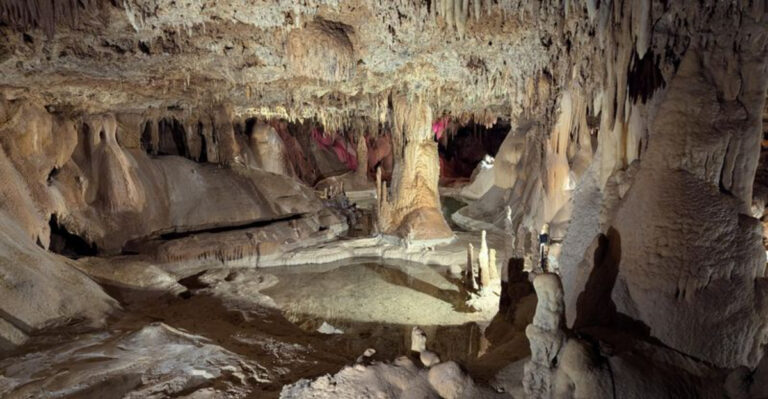 These 8 Texas Caves Stay 70° Year-Round — And They’re Better Than Any Mall