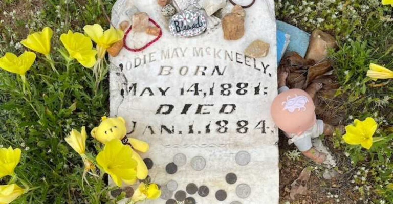 These 9 Haunted Texas Cemeteries Will Give You Nightmares