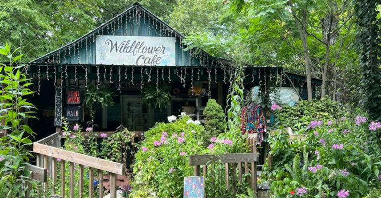This Charming Alabama Cafe Serves a Tomato Pie So Good, It’s Become the Stuff of Legend