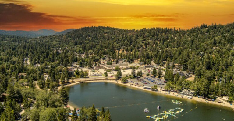 This Cozy Mountain Town in California Feels Like a Summer Escape Made Just for Grown-Ups