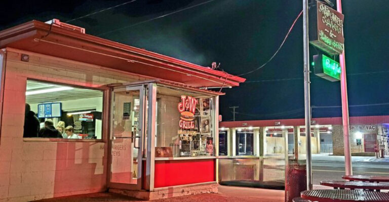 This Down-to-Earth Oklahoma Diner Serves the Best Burgers You’ll Ever Taste
