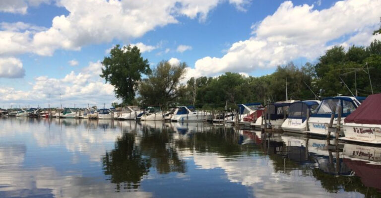 This Illinois Lakeside Restaurant Deserves a Spot on Your Spring Bucket List