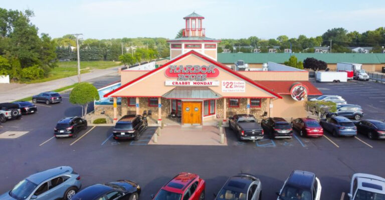This Michigan Seafood Buffet Draws Hungry Crowds From All Over The State