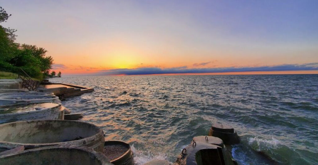 This Ohio Lake Erie Town Turns A Simple Day Trip Into A Mini Vacation