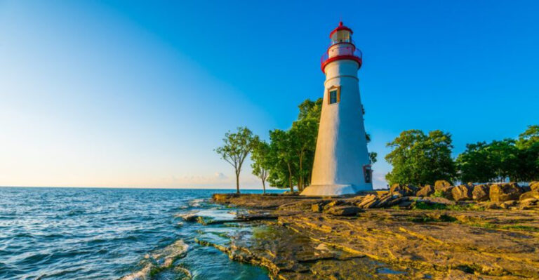 This Picturesque Ohio Lighthouse Looks Like It Jumped Right Off A Postcard