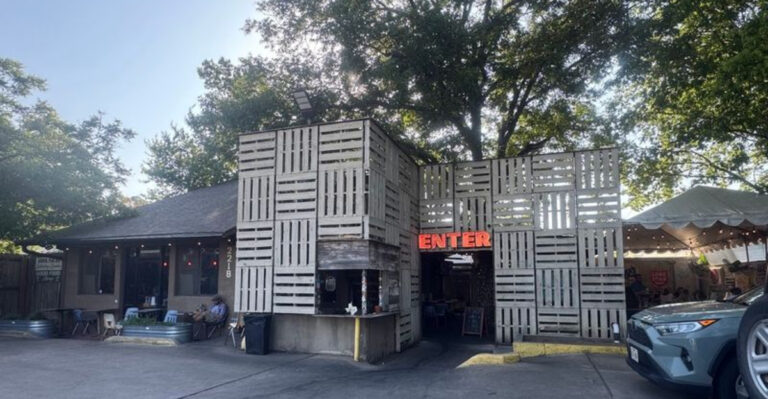 This Texas Fried Chicken Spot Is So Good, You’ll Be Planning Your Next Visit Before You Leave