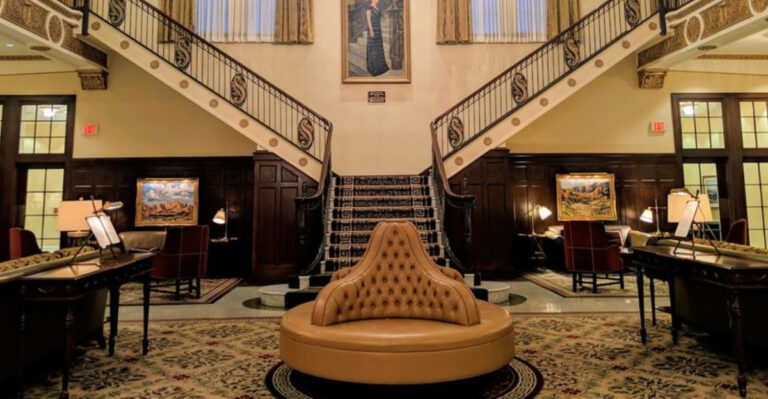 This Texas Hotel Refuses To Modernize — And That’s Exactly Why Guests Love It