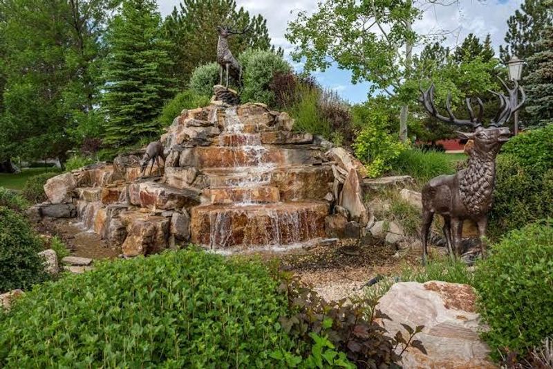 A Tight-Knit Community With Western Hospitality