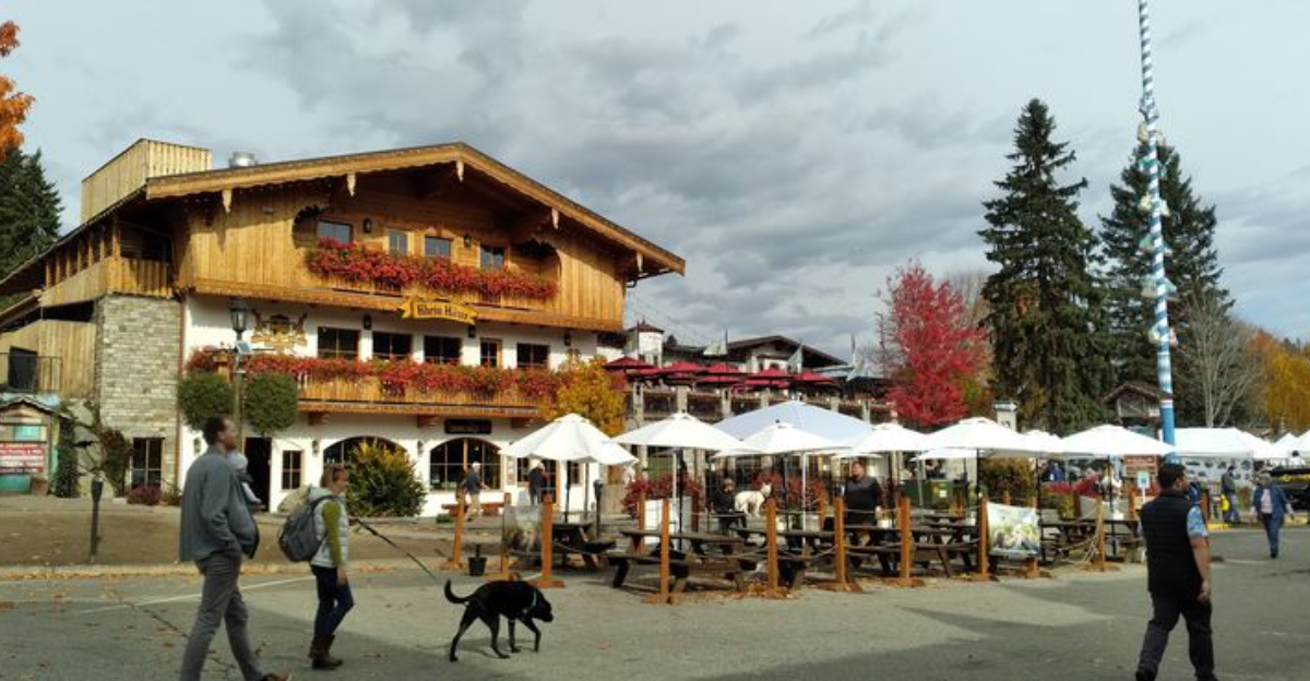Walkable and Wonderfully Charming—10 Washington Towns to Explore on Foot