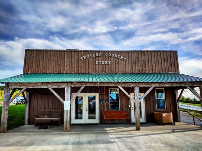 Troyer Country Store (Cazenovia, NY)