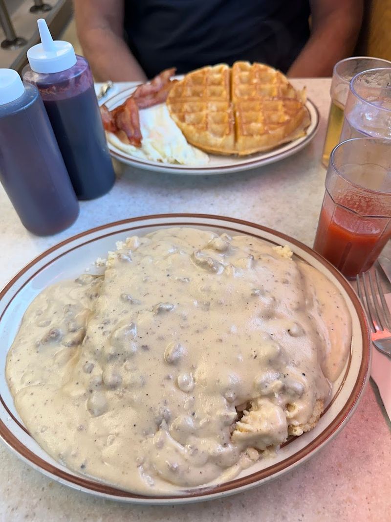 The Biscuits and Gravy That Steal the Whole Table