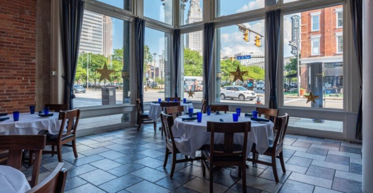 You Deserve A Night Out At This Stunning Skyline-View Restaurant In Ohio