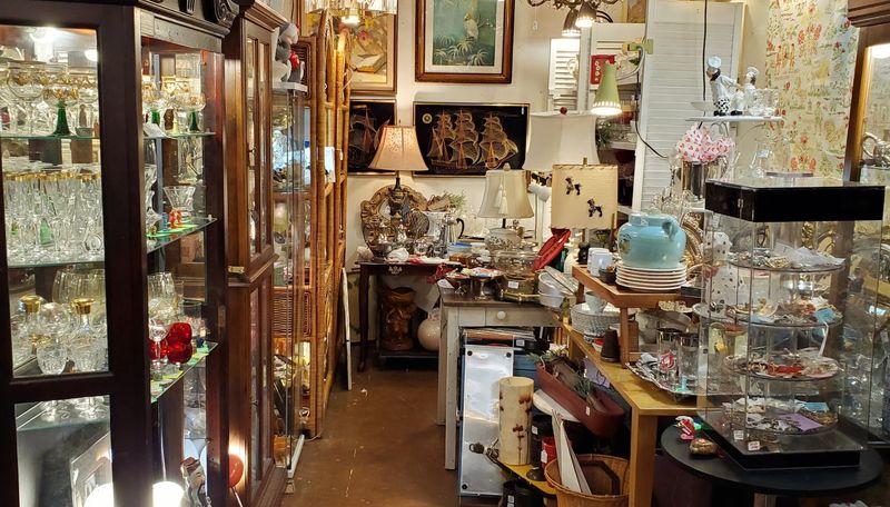 Vintage Art and Wall Decor That Tells Stories Vintage Art and Wall Decor That Tells Stories