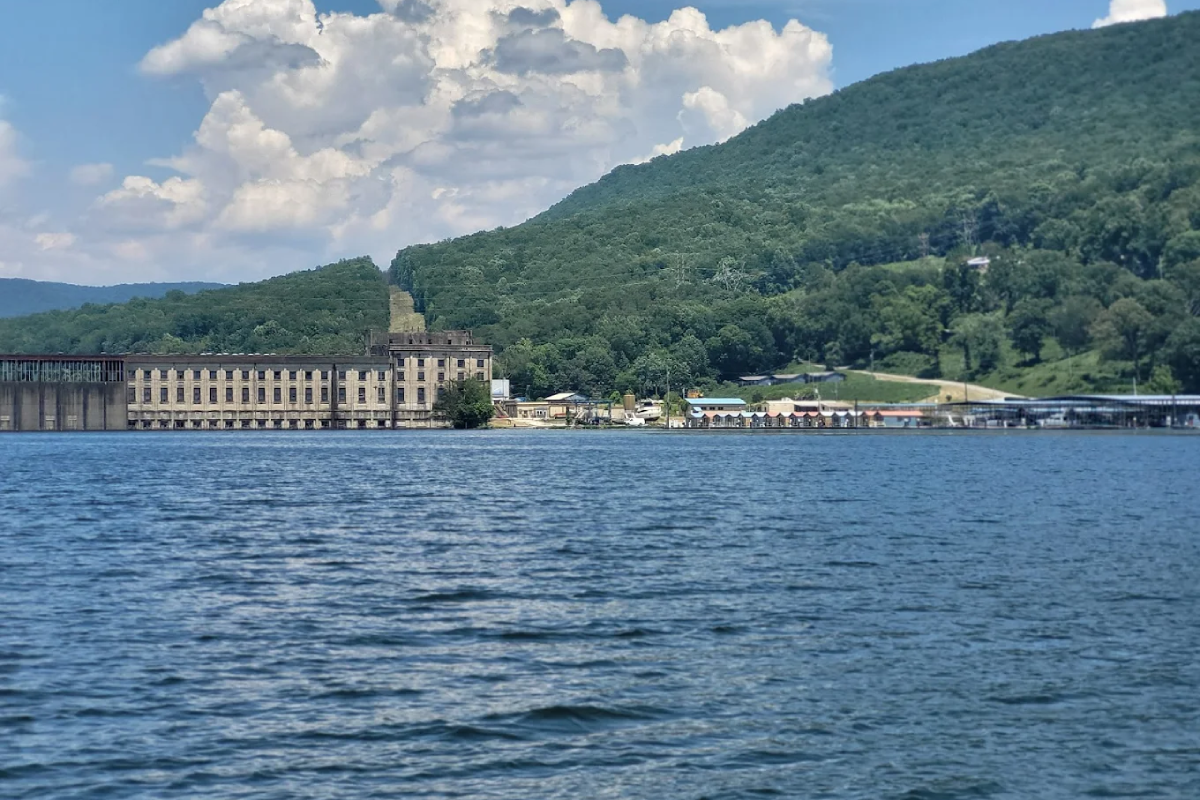 10 Tennessee Places Where the Local Legend Might Be the Main Attraction