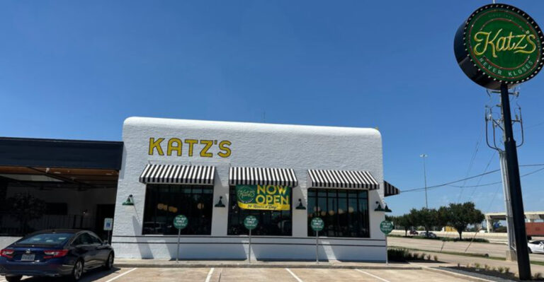 10 Classic Texas Restaurants Where Night Owls Can Always Find a Hot Meal