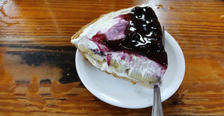 10 Texas Diners Where Coffee Is Hot, Pie Is Homemade, And Time Slows Down