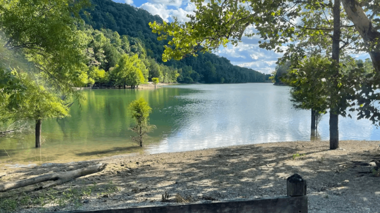 11 Peaceful Lakeside Hikes In Tennessee That Are Big On Views And Easy On Effort