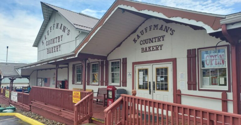 12 Ohio Food Stops Perfect For Grabbing Road Trip Snacks