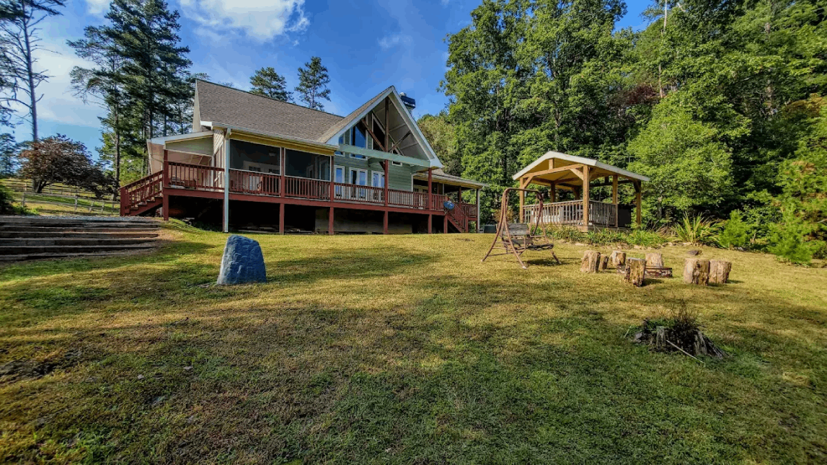 13 Tennessee Ranches That Are Perfect for a Slow, Scenic Escape