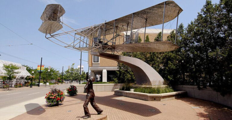 13 Ohio Landmarks And Sculptures That Continue To Impress Visitors