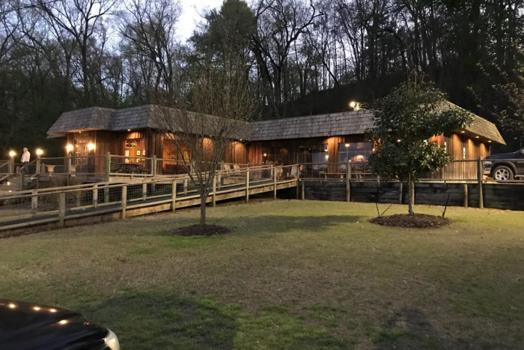 15 Tennessee Restaurants That Are As Famous As The State's Top Attractions