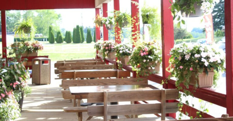 15 Old-School Pennsylvania Cafeterias Where Locals Still Line Up