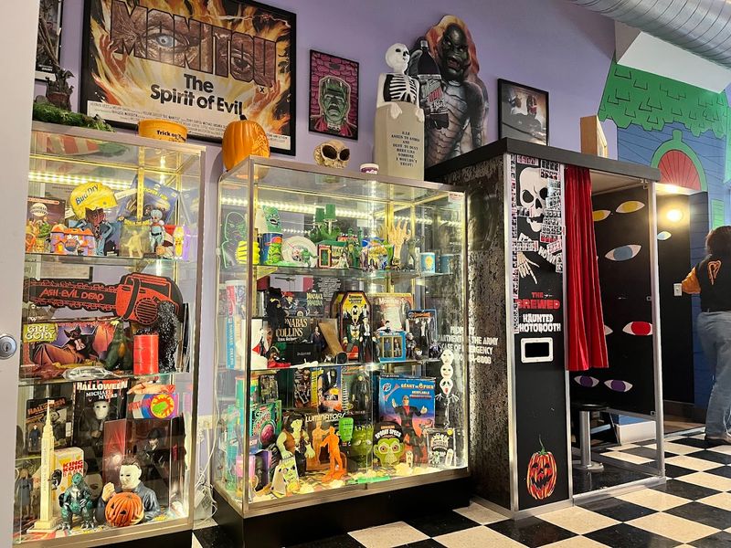 Why This Illinois Café Works Beyond Halloween Why This Illinois Café Works Beyond Halloween