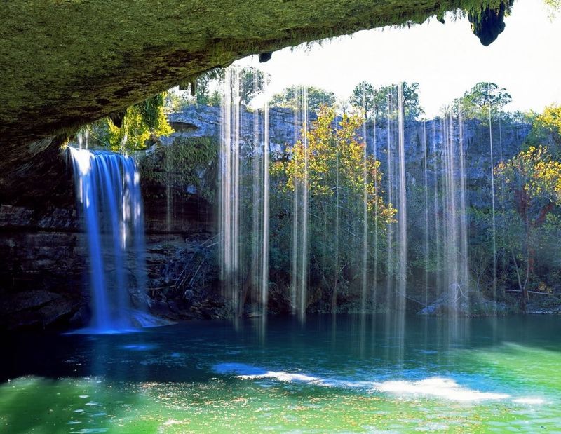 50-Foot Waterfall That Sometimes Disappears Completely 50-Foot Waterfall That Sometimes Disappears Completely