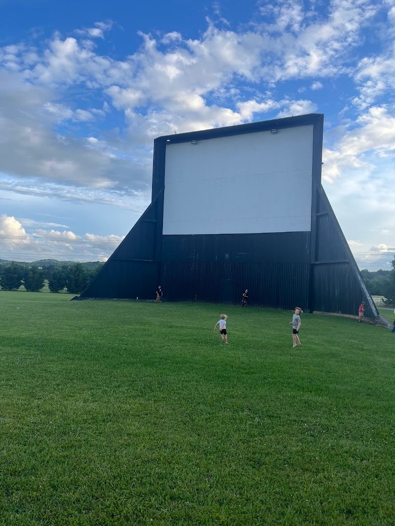 Hi-Way 50 Drive In Theatre — Lewisburg