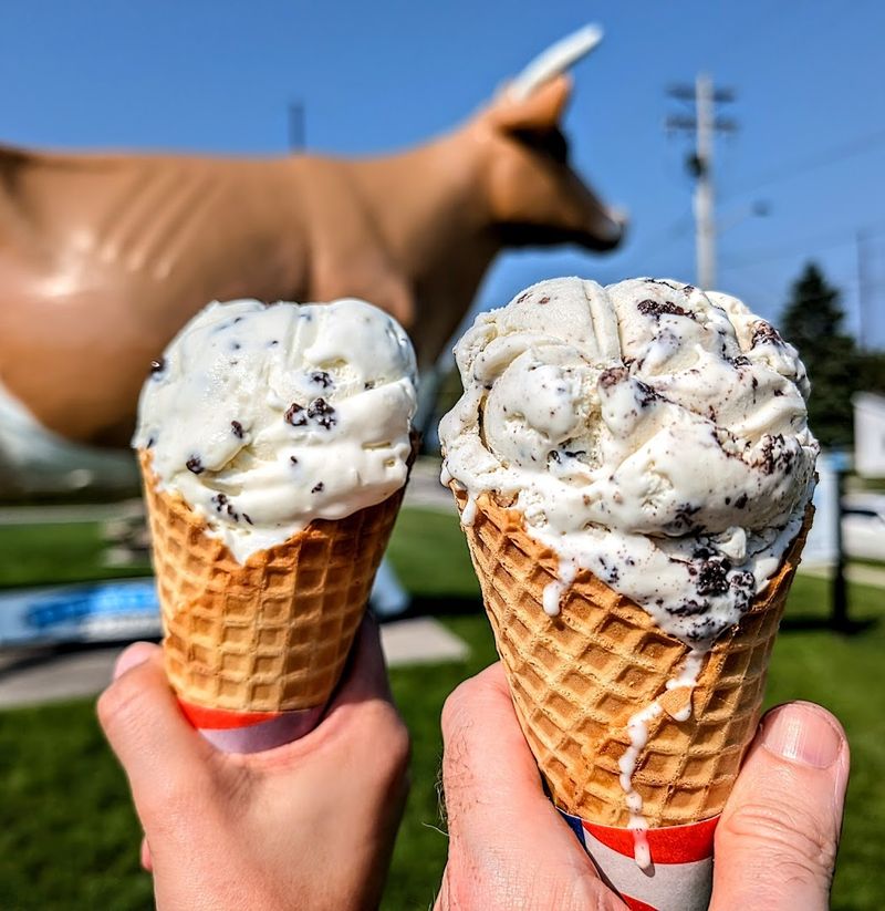 Cedar Crest Ice Cream Parlor (Manitowoc)