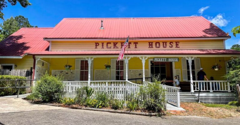 9 Nostalgic Texas Restaurants That Have Been Around Forever And Still Have Their Charm