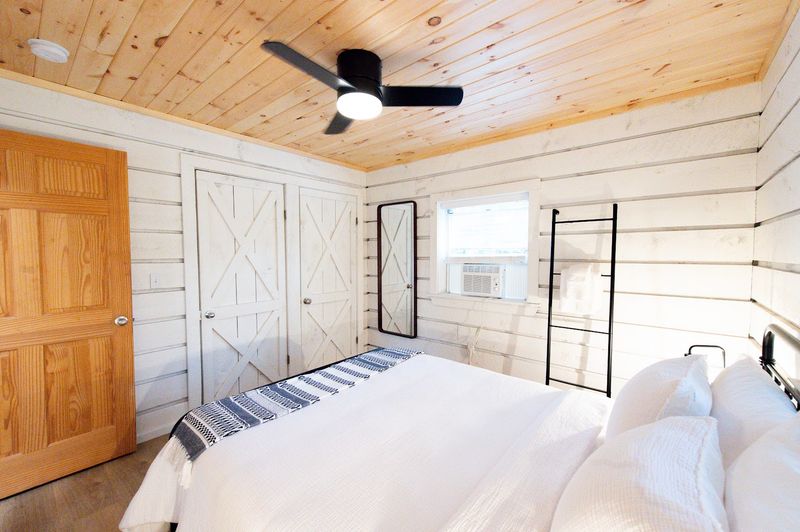 A New York Farm Stay With Tiny Cabins and Quiet Porches A New York Farm Stay With Tiny Cabins and Quiet Porches