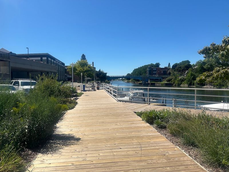 A Boardwalk That Lets You Set Your Own Pace