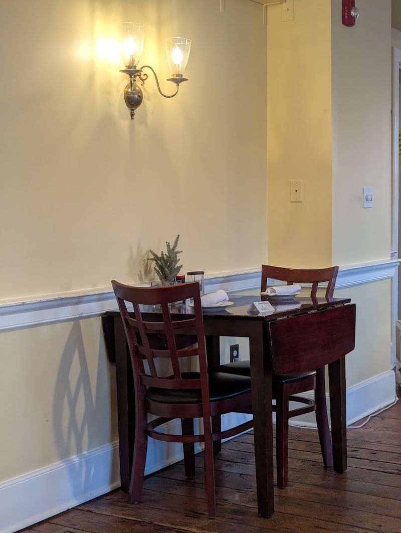 A Cozy Dinner Spot With Old Tennessee Character