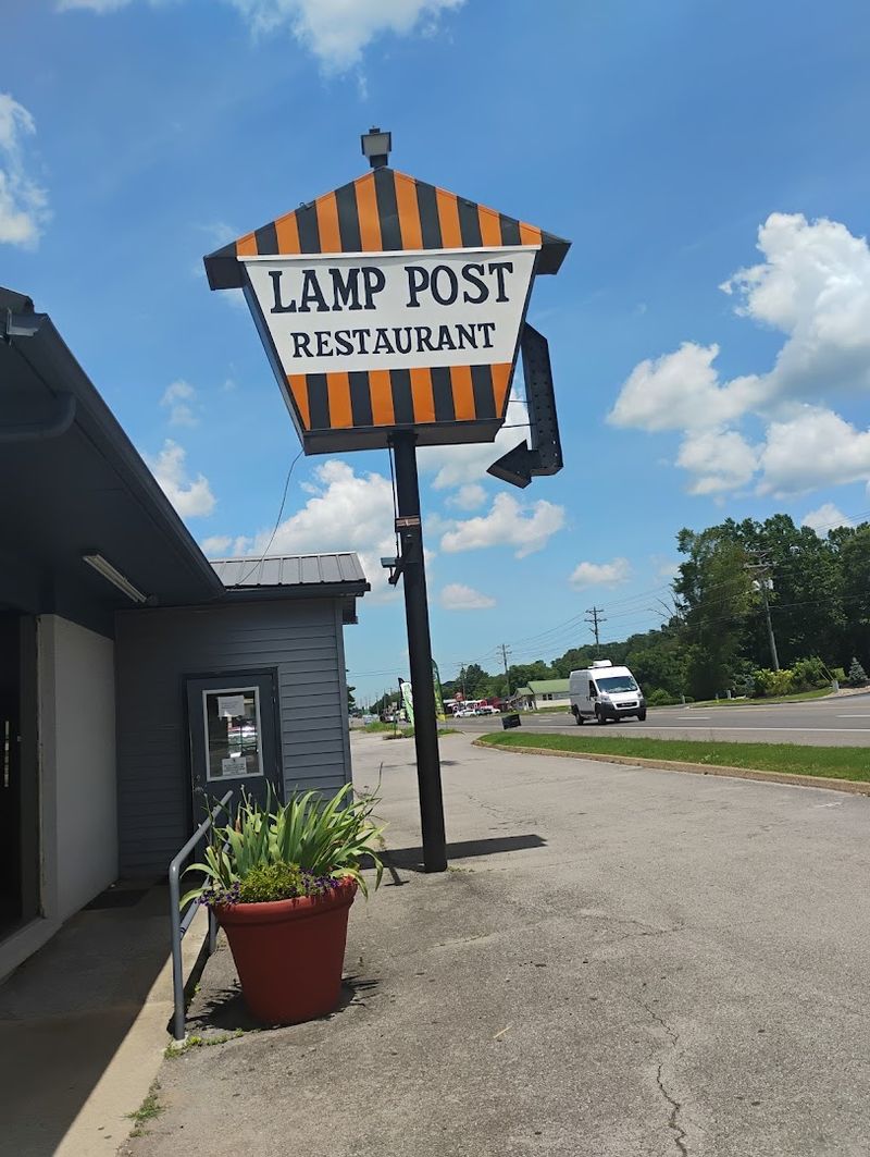 A Cozy Roadside Stop With True Small-Town Tennessee Charm