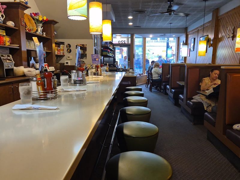 A Diner That Looks Small But Delivers Big