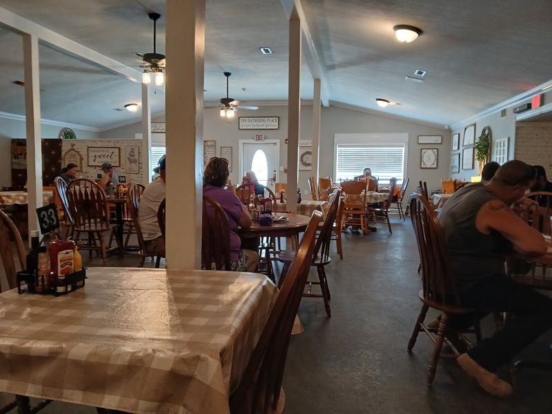 A Dining Room With Country Charm and Community Energy