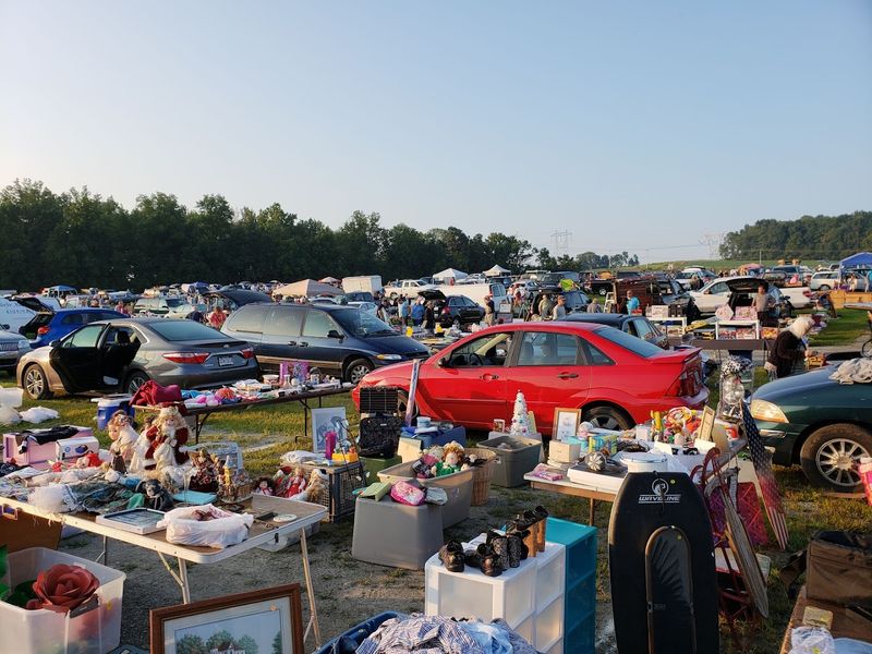 A Pennsylvania flea market that feels huge the second you arrive A Pennsylvania flea market that feels huge the second you arrive