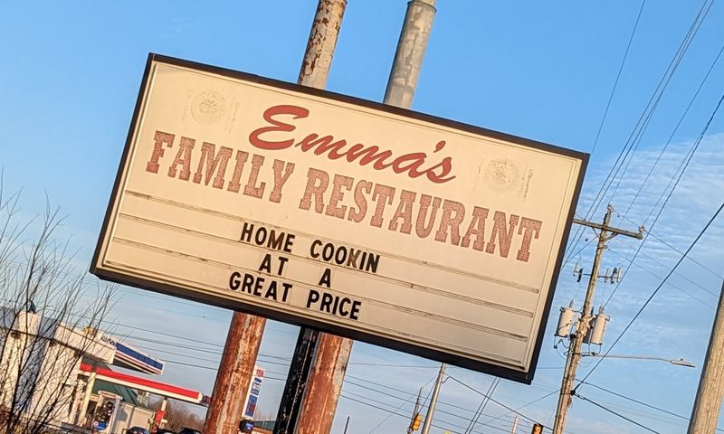 A Small-Town Tennessee Spot With Big Buffet Energy A Small-Town Tennessee Spot With Big Buffet Energy