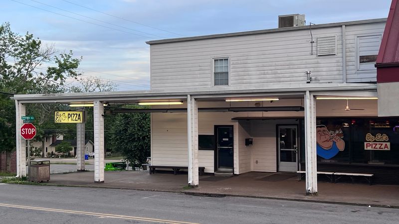 A Tennessee Pizza Legend Hiding In Plain Sight A Tennessee Pizza Legend Hiding In Plain Sight