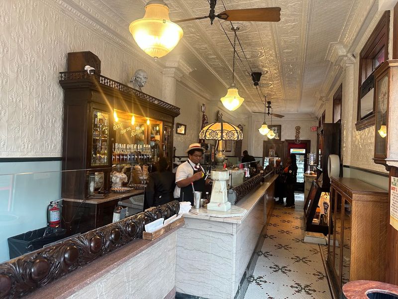 A True Old-Fashioned Ice Cream Parlor Experience A True Old-Fashioned Ice Cream Parlor Experience