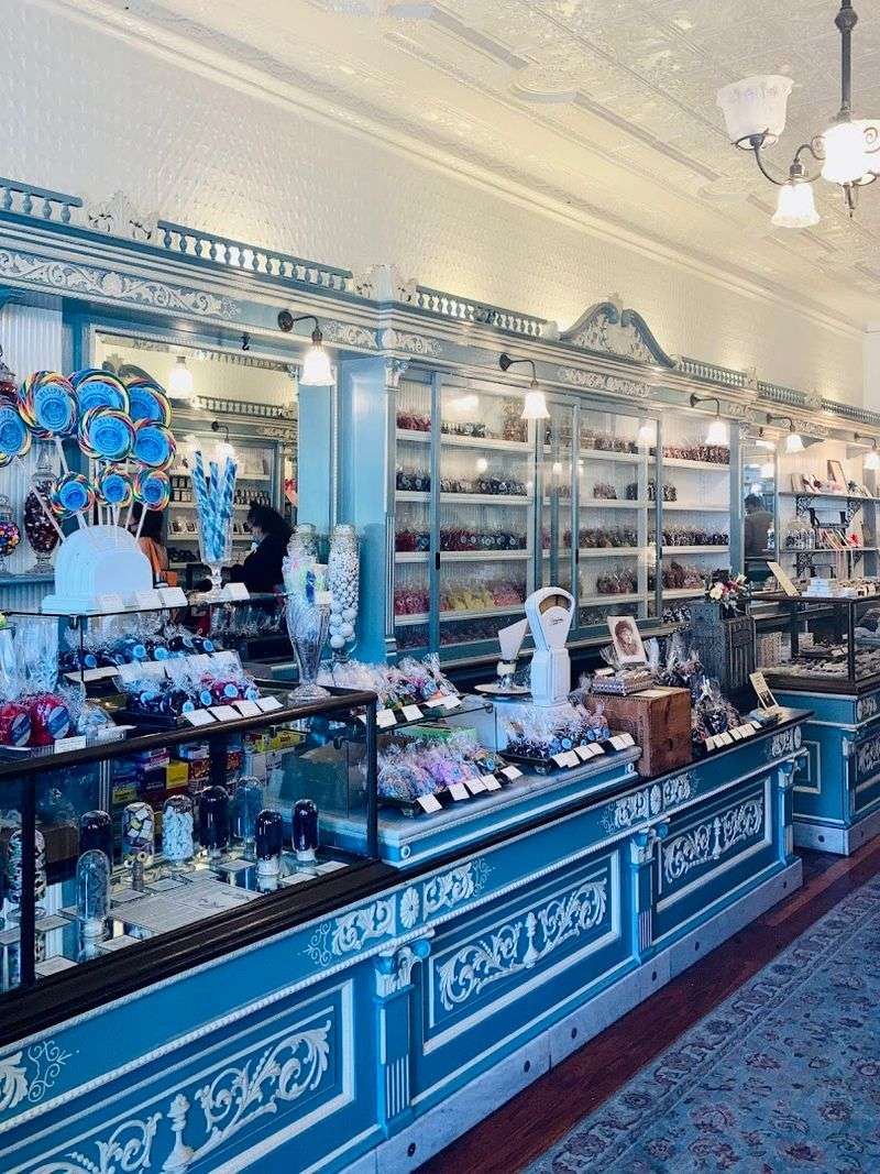 A candy shop with extraordinary staying power A candy shop with extraordinary staying power