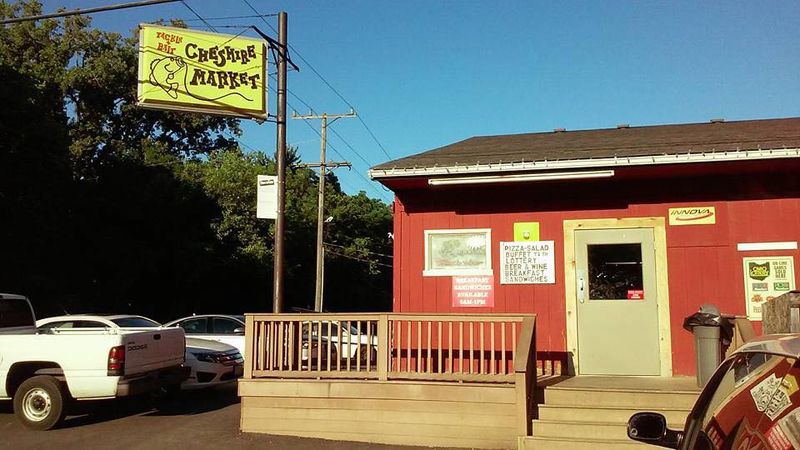 A country store with a pizza reputation A country store with a pizza reputation