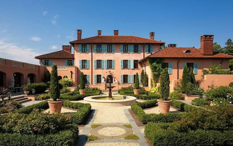 A grand arrival that immediately changes your pace
