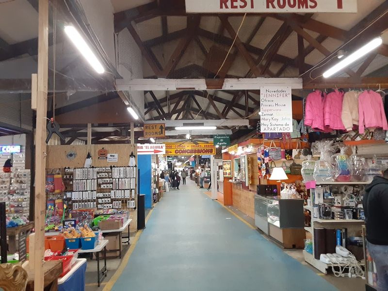 A huge market that rewards wandering