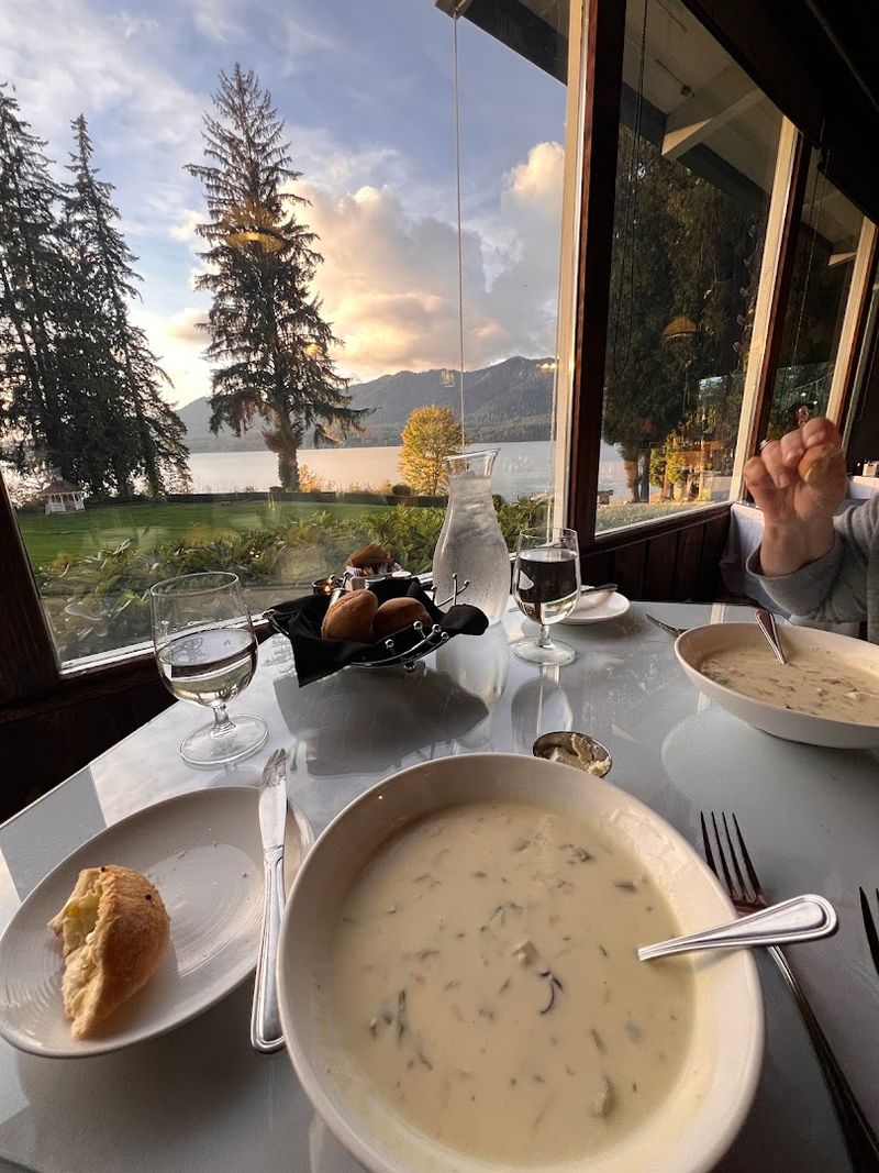 A lakeside dining room that immediately changes your pace A lakeside dining room that immediately changes your pace