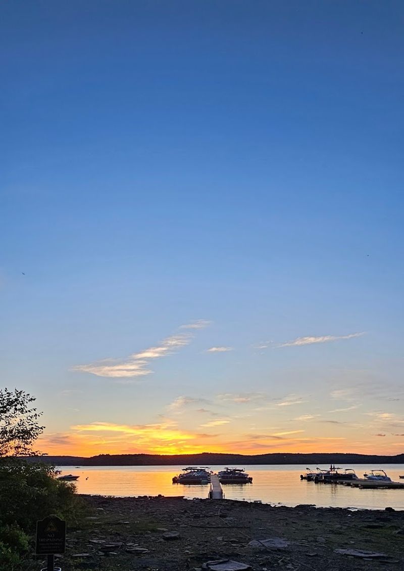 A lakeside setting that feels made for June A lakeside setting that feels made for June